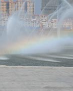 晉陽湖噴泉
　　晉陽湖公園是城市綜合型生態(tài)濱水公園，其景觀工程分為10大區(qū)域，有生態(tài)自然游覽區(qū)、僑鄉(xiāng)文化廣場區(qū)、古厝文化體驗區(qū)、濕地生態(tài)科普區(qū)、城市文化廣場區(qū)、生態(tài)島休閑區(qū)、山林沙地游玩區(qū)和水上活動區(qū)。 