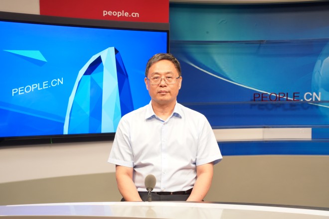 中國藝術(shù)研究院院長、黨委副書記周慶富做客人民網(wǎng)。張力洋攝