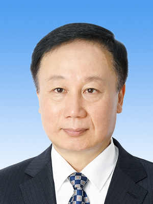 馬宏偉，男，滿族，1969年4月生，研究生學(xué)歷，中共黨員，現(xiàn)任人民日報社副總編輯。