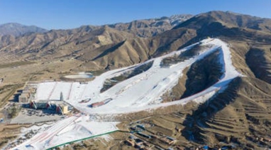 古長(zhǎng)城“邂逅”冰雪熱